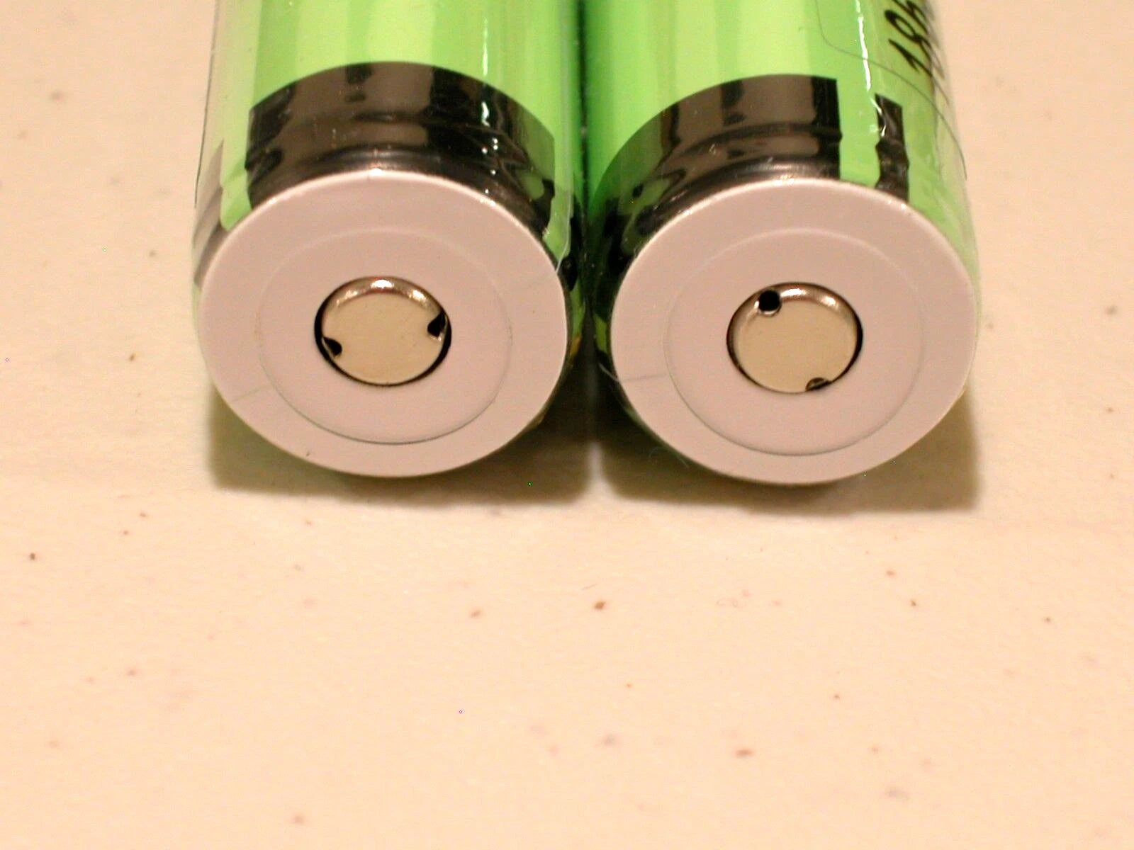 Genuine Nitecore D4 Digi charger w/ 4 Panasonic Flashlight NCR B batteries w/PCB