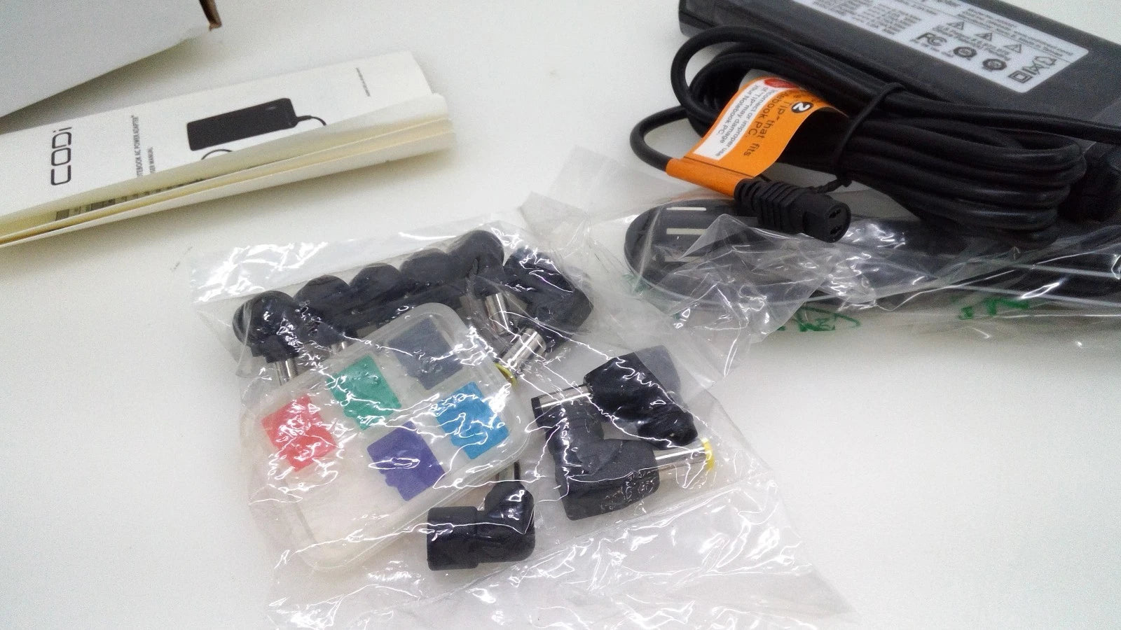 New CODi 100W Nine Tips Universal Notbook Power Adapter A03021