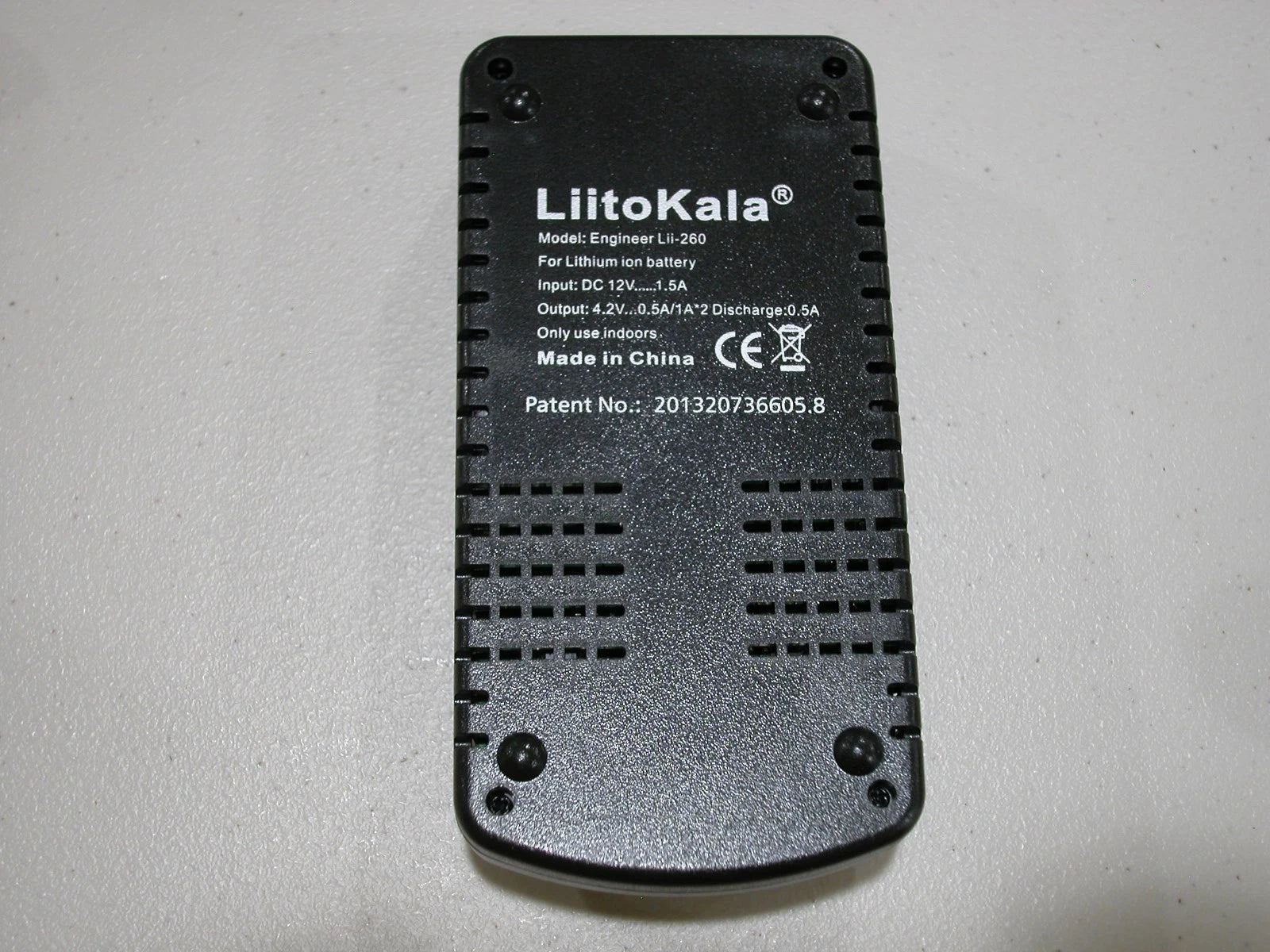 Lii-260 SMART BATTERY CHARGER DISCHARGER 18650 18500 14500 18350 26650