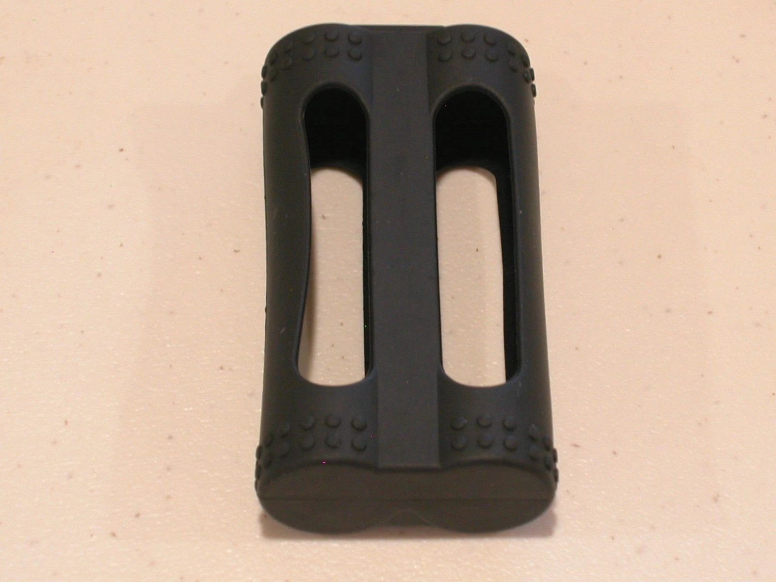 1 pc 2-bay 18650 SILICONE STORAGE PROTECTIVE CASE HOLDER BATTERY black