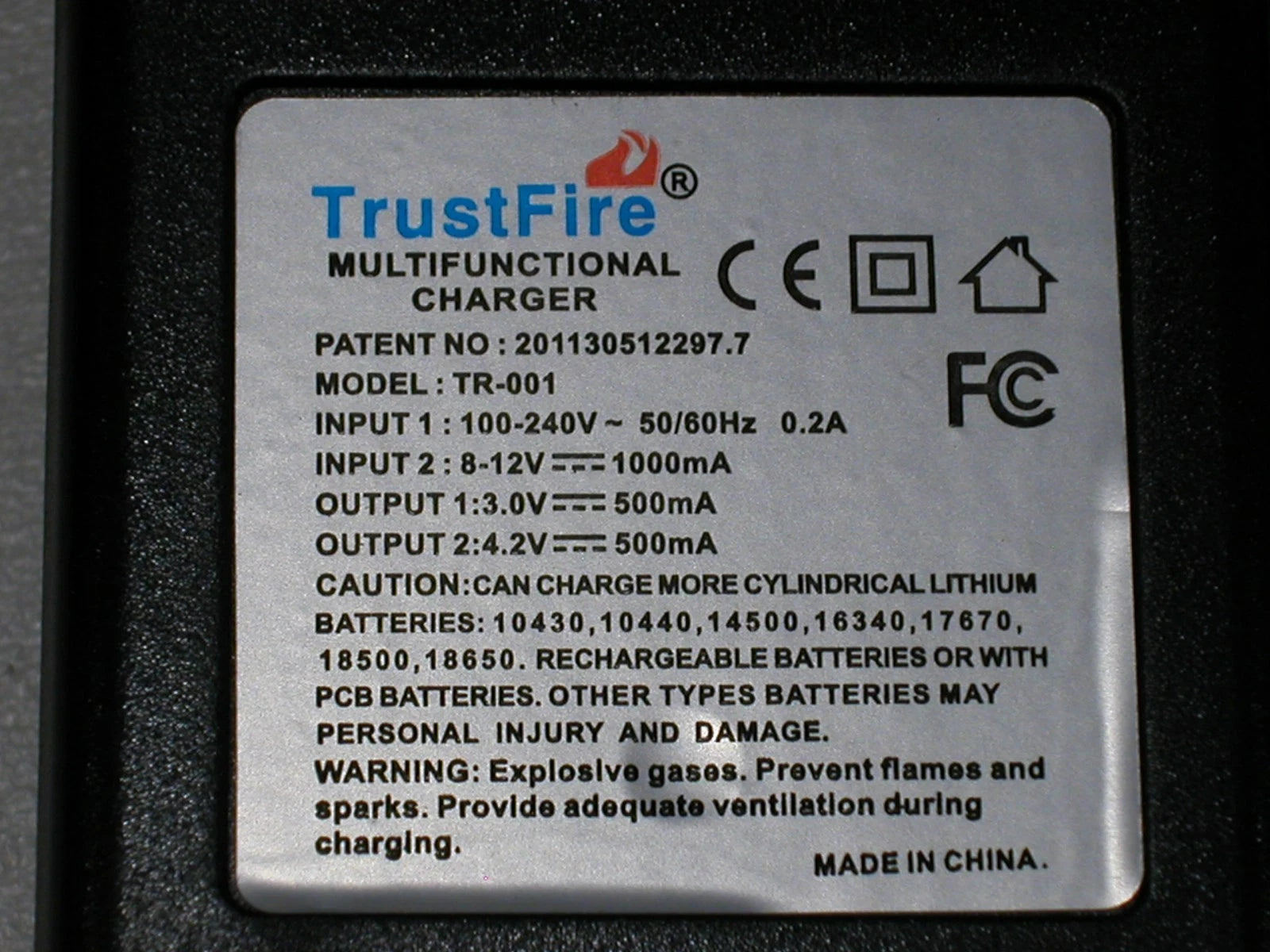 TR-001 TrustFire battery charger 18650 18500 14500 16340 CR123 3.0 or 3.7 volts