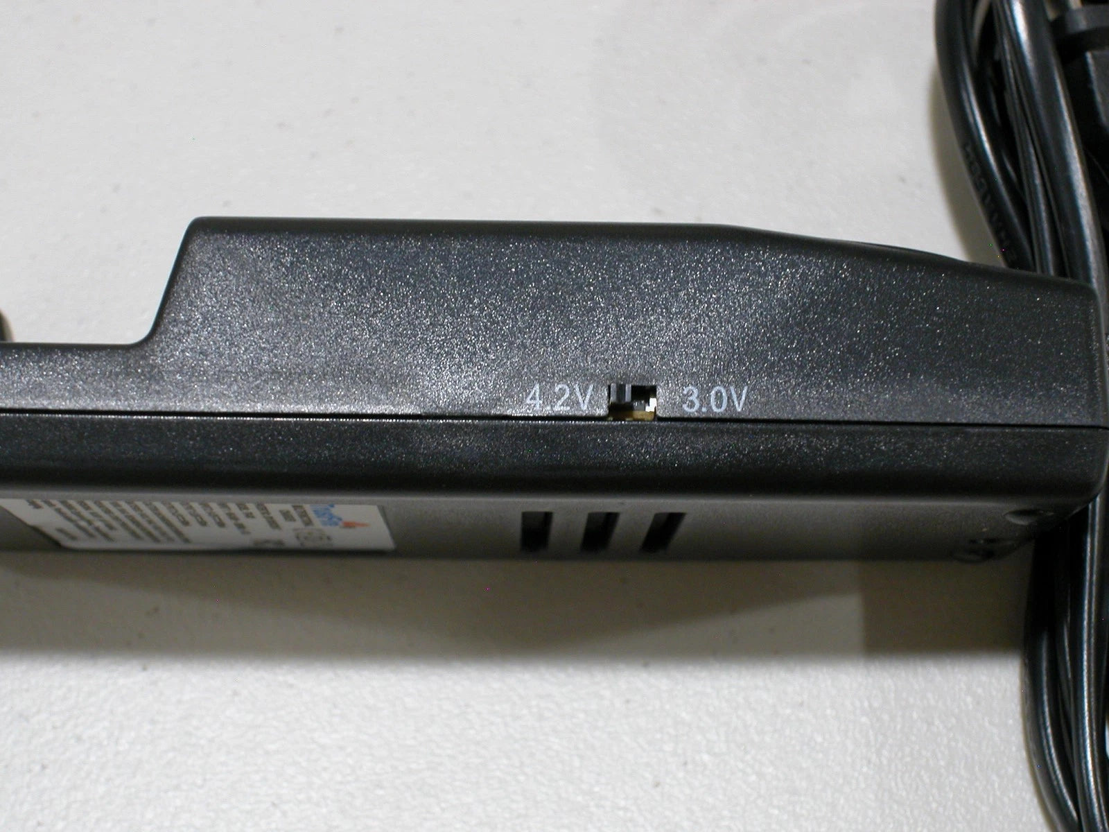 8 CR123A BATTERY 3v RECHARGEABLE +TRUSTFIRE TR-001 CHARGER