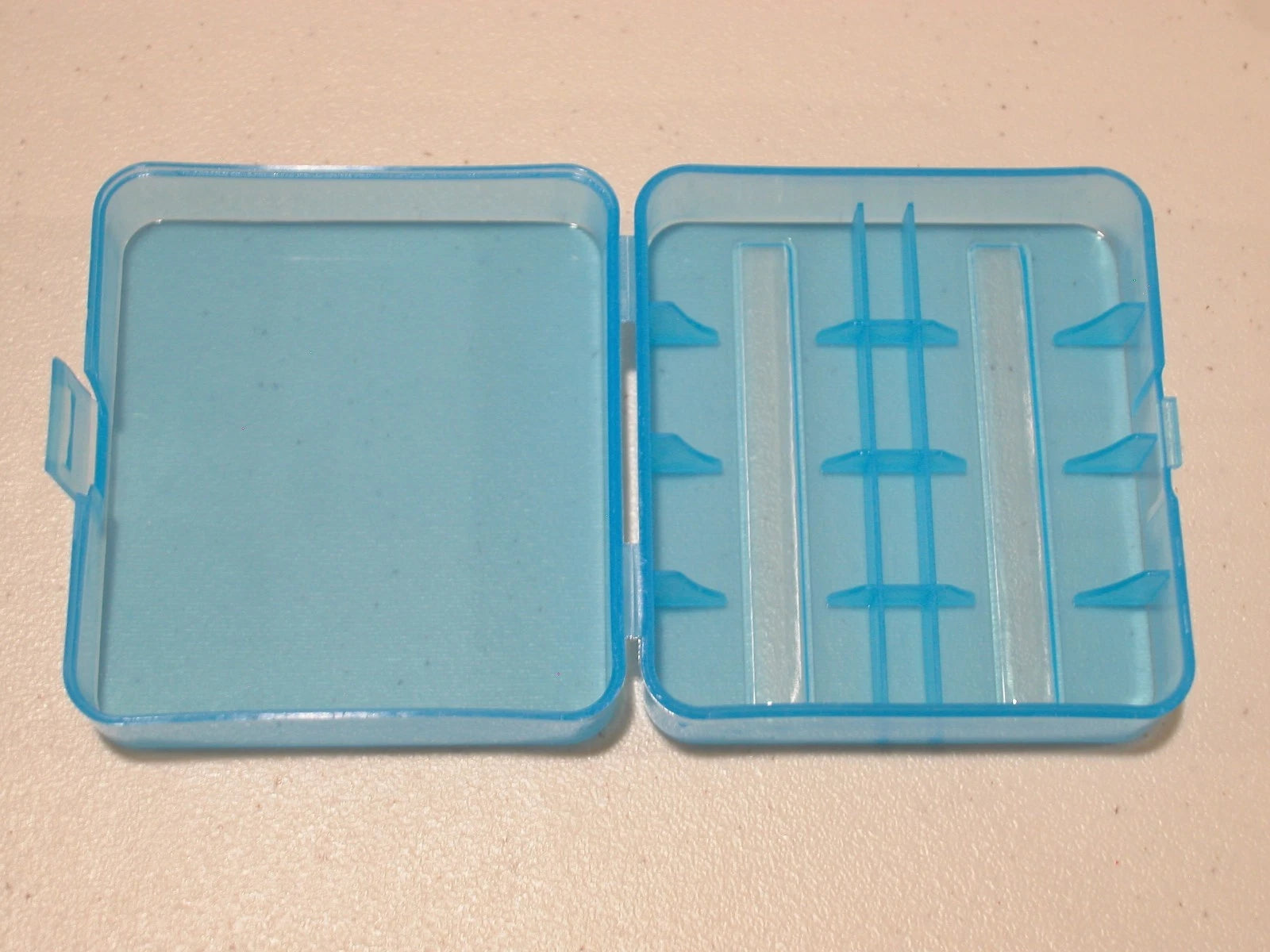 Choice of 1 colored Hard Plastic Case Holder Storage Box For 2 x 26650 Battery