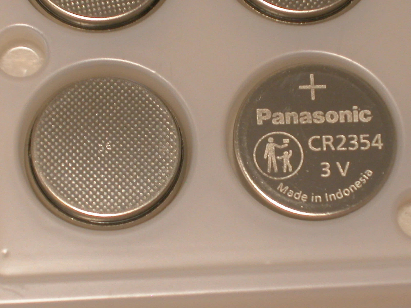 4 NEW BULK PANASONIC CR2354 CR 2354 3v lithium battery Expire 2032