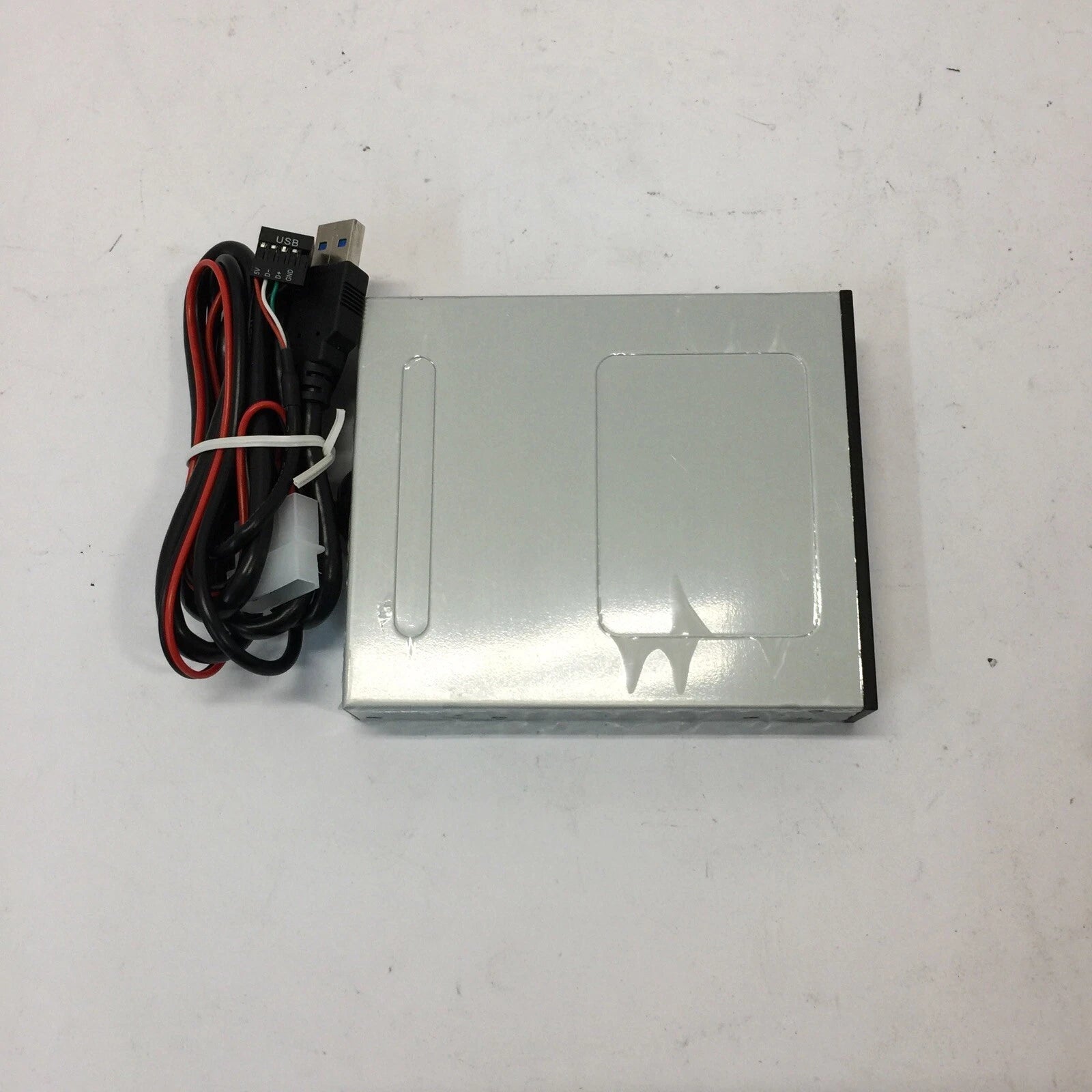 XIGMATEK Xi-Bay 3 USB3.0/2.0 Multi-Memory Card Reader With 2.5" HDD Dock