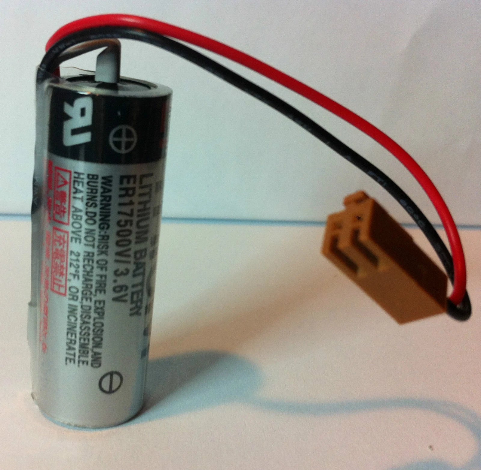 Brand New Toshiba ER17500V 3.6V 2700mAh Lithium PLC Battery w/ Plug, Expedited