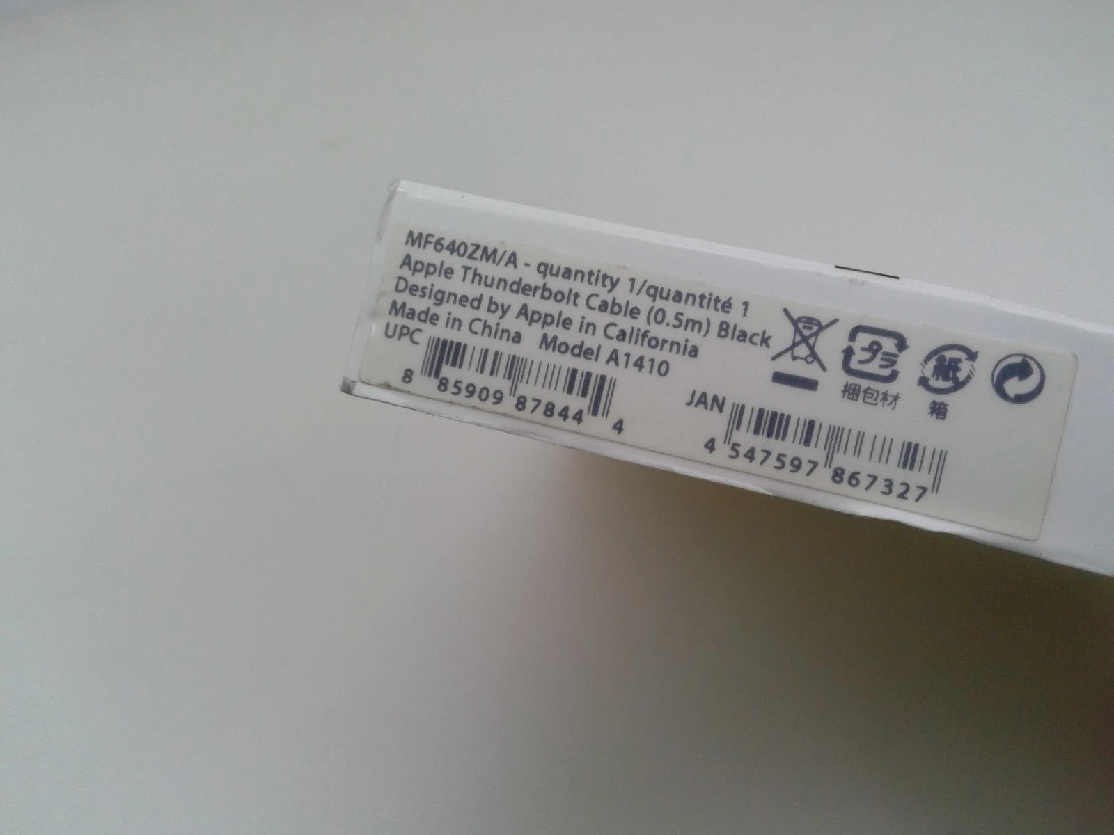 NEW Apple MF640ZM/A A1410 Thunderbolt Cable 0.5m 1.6ft Black