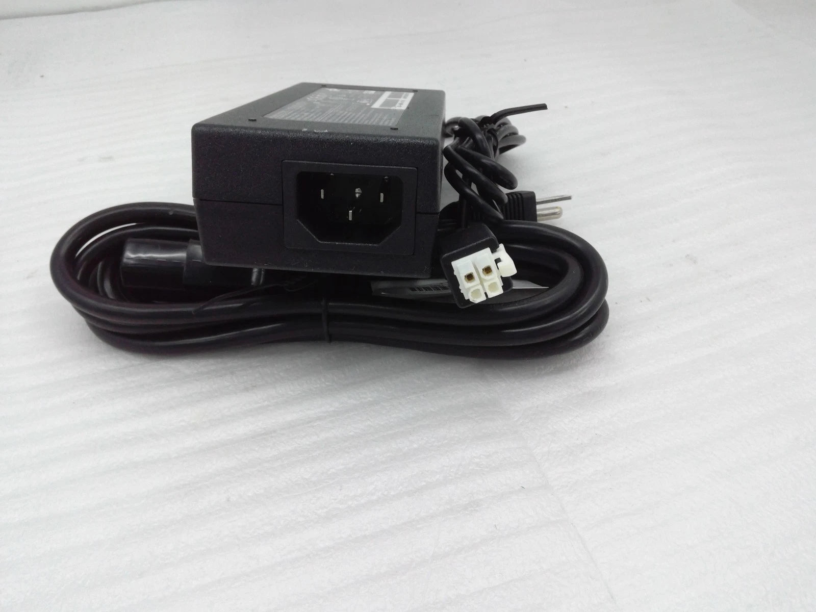 Genuine Flextronics AC Adapter FA060LS1-01 Power Supply 341-0501-01 4-Pin