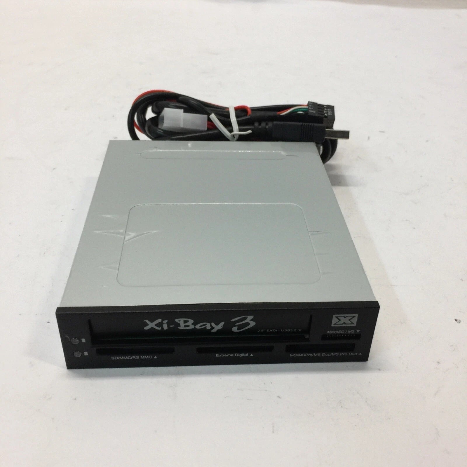 XIGMATEK Xi-Bay 3 USB3.0/2.0 Multi-Memory Card Reader With 2.5" HDD Dock