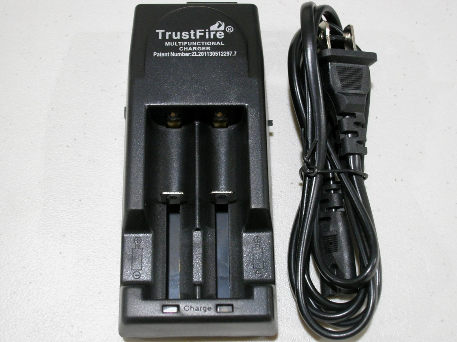 TR-001 TrustFire battery charger 18650 18500 14500 16340 CR123 3.0 or 3.7 volts