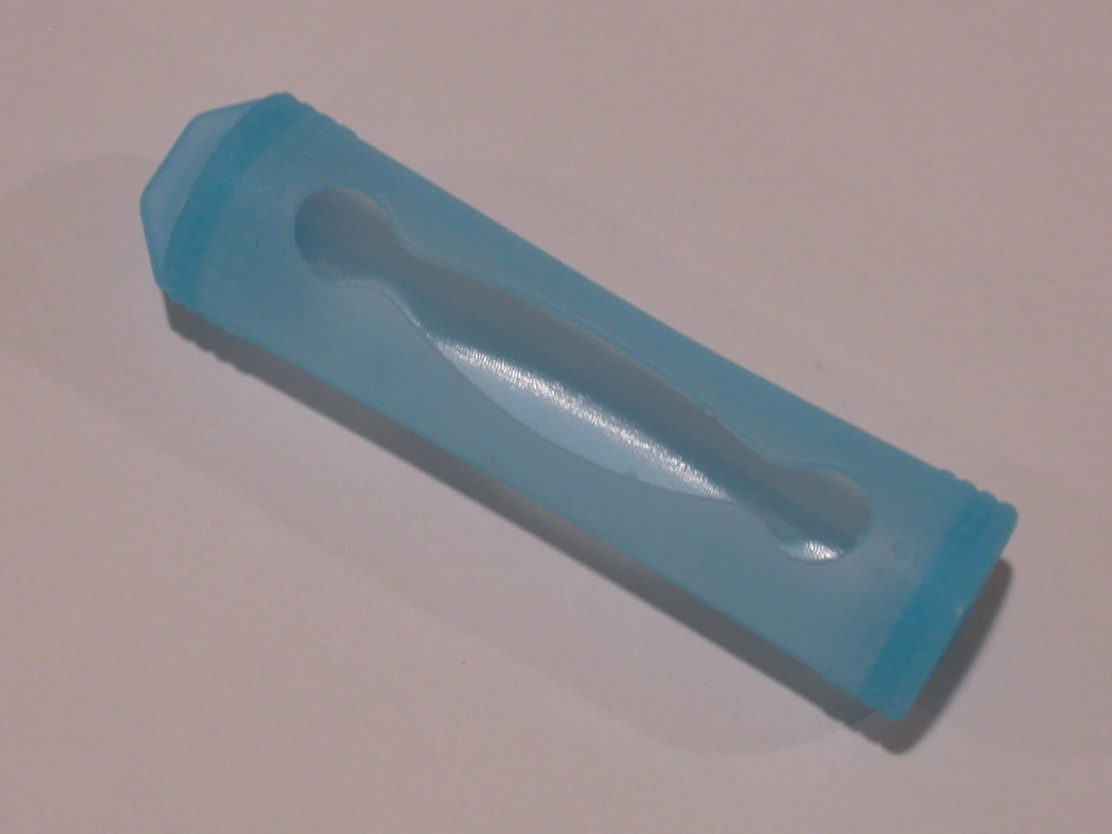 4 blue SILICONE PLASTIC STORAGE PROTECTIVE CASE HOLDER BOX 18650 BATTERY