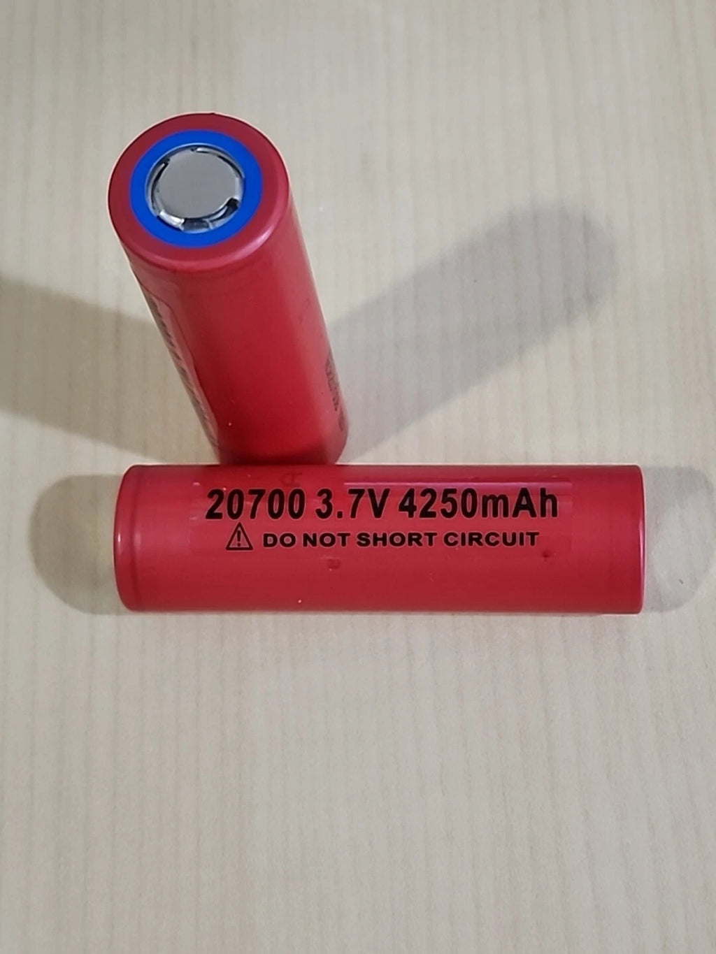 2 x Sanyo NCR20700B RECHARGEABLE Li-ion Battery 3.7v 20a (two batteries)