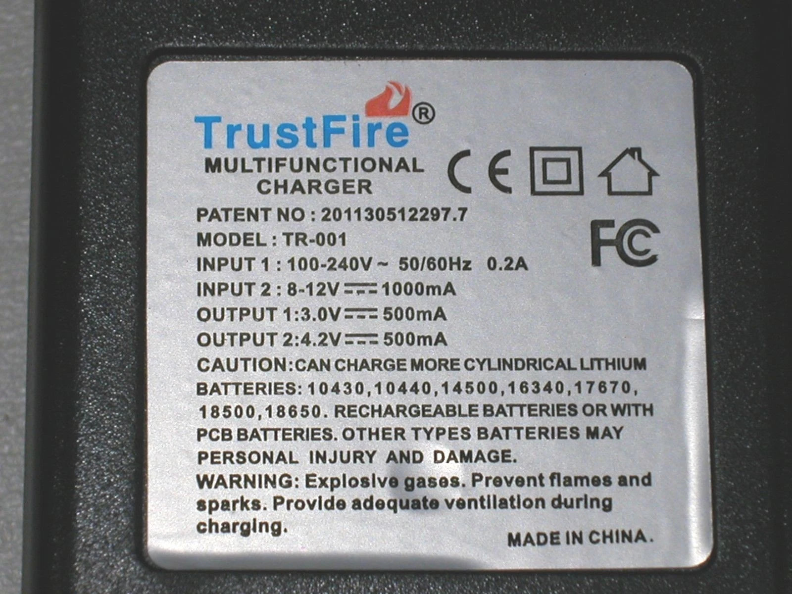 8 CR123A BATTERY 3v RECHARGEABLE +TRUSTFIRE TR-001 CHARGER