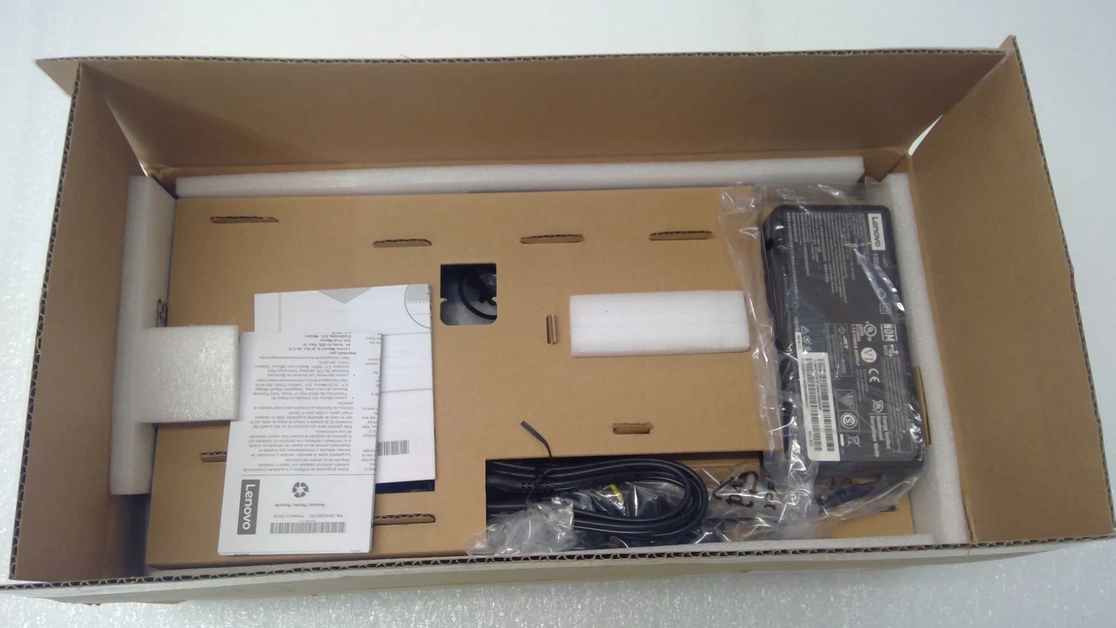NEW Genuine Lenovo 40AH ThinkPad Pro Docking Station 40AH0135US Unopened