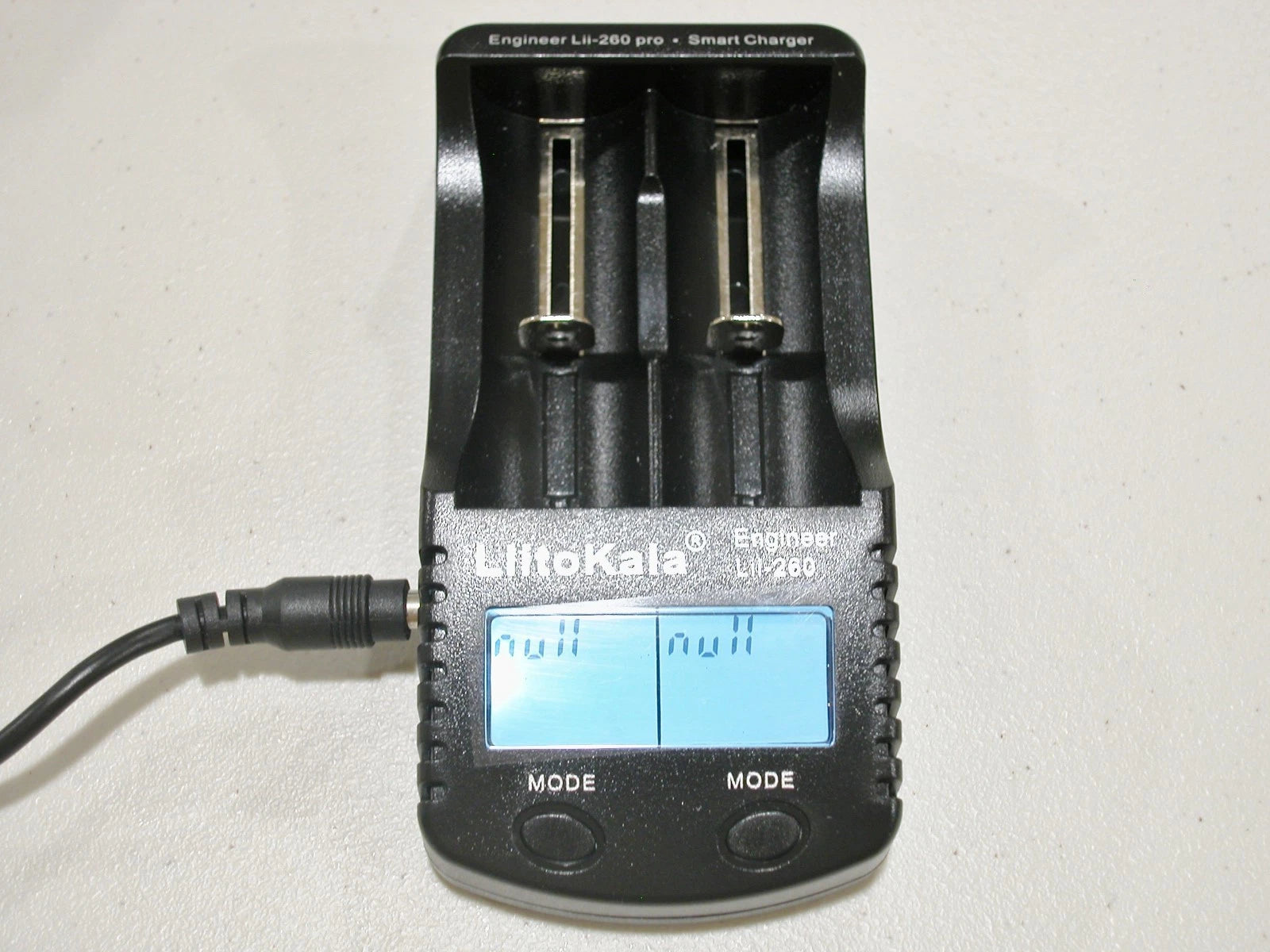 Lii-260 SMART BATTERY CHARGER DISCHARGER 18650 18500 14500 18350 26650