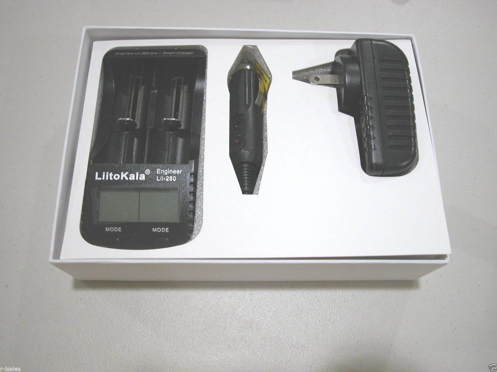 Lii-260 SMART BATTERY CHARGER DISCHARGER 18650 18500 14500 18350 26650
